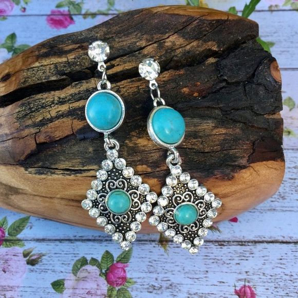 🏷️ Southwest Post Earring Turquoise Faux Stone Clear Crystals Silver Tone - Picture 2 of 2